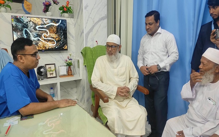 ঝাউডাঙ্গা পাইলস অ্যান্ড মাল্টিকেয়ার হাসপাতালে চিকিৎসা নিলেন এমপি মুহাদ্দিস আব্দুল খালেক